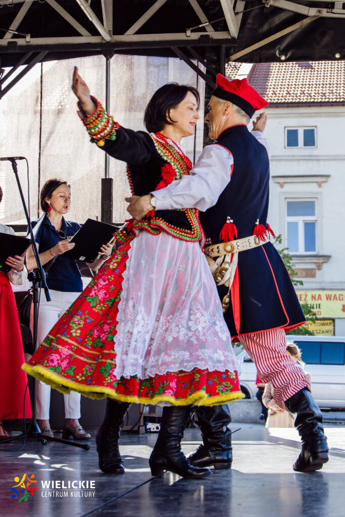 Polonez na 100 Par na Rynku Górnym w Wieliczce